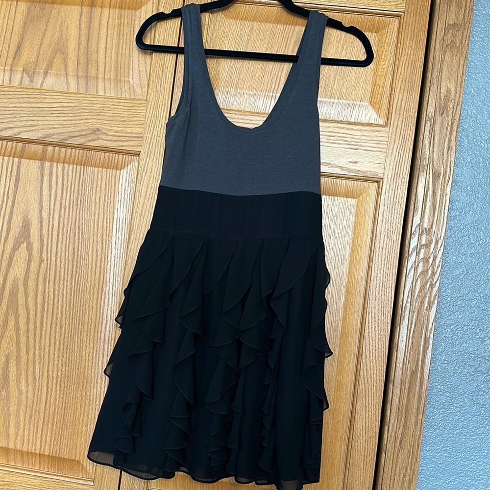 I am selling an Express dress that is black and grey.